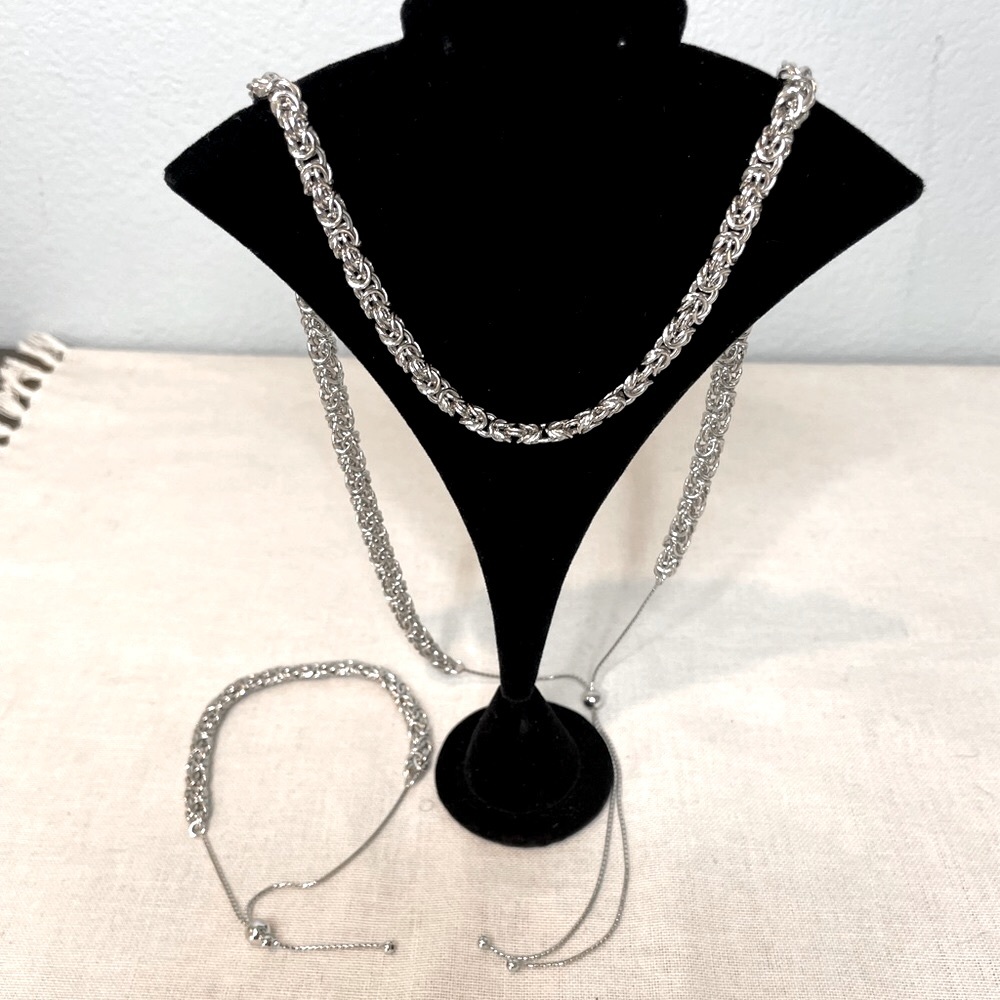 Beautiful silver adjustable necklace and bracelet